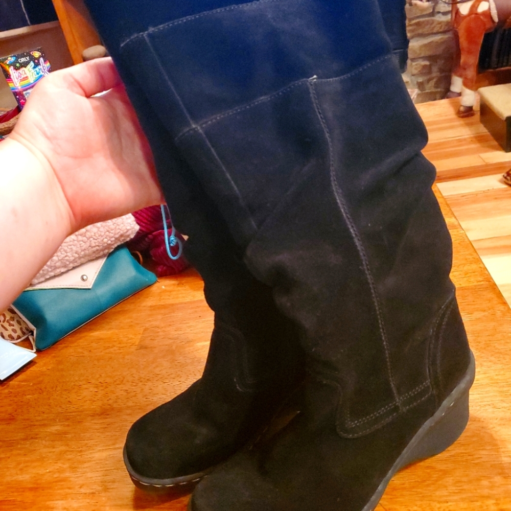 Bear Traps Suade Leather zip wedge boots